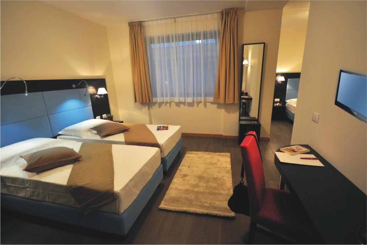 Hotel 325 Tor Vergata Roma Ngoại thất bức ảnh